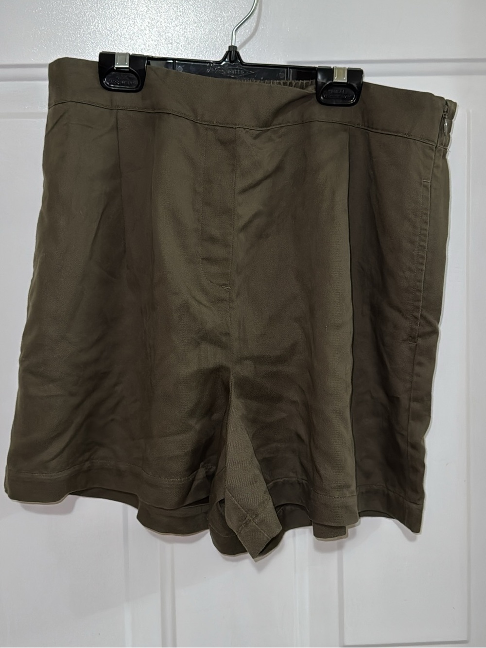 Frank. Relaxed flat front Shorts in lightweight, and drape beautifully